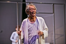 “나는 나를 잃어버렸다” 배우 전무송·전현아 부녀의 연극 ‘더 파더(The Father)’