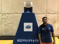KCC 버논 해밀턴 코치 "한국 선수들, 도노반 미첼을 참고하라"