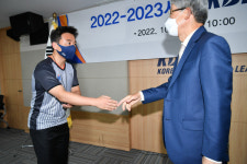 KBL, 3라운드 심판상 수상자로 이승무 심판 선정