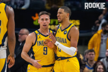 존경을 표한 TJ 맥코넬 "할리버튼은 가장 필요로 할 때 힘을 보탠다"