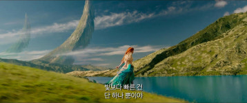 디즈니가 선보이는 몽환적이고도 화려한 색채의 향연 <시간의 주름>
