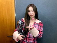 마마무 휘인, 솔로 데뷔 후 첫 1위…“평생 가슴에 품겠다”