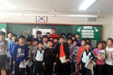 ‘부산 헤딩머신’ 이정호, 선생님으로 변신