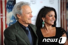 美배우 클린트 이스트우드 부부 파경