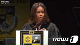 미셸 오바마 "상처는 생존했음을 일러주는 표식…꿈을 이뤄야"