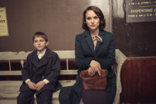 나탈리 포트만 감독+주연+각본 영화, 오늘(1일) 개봉