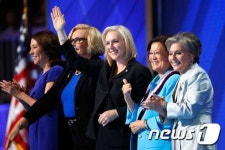 2020 美 대선주자로 뜨는 ‘노(NO) 우먼’ 질리브랜드