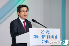 黃대행 "교수·연구원 신산업 창업 선도해야…펀드조성 등 추진"