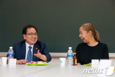 해밀학교 찾은 유영민 장관