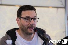 세계적 카운터테너 안드레아스 숄 "남녀 역할의 선입견 깨고 싶다"