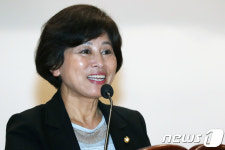 인사말 하는 남인숙 의원