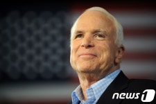 故 매케인, 메릴랜드주 미 해군사관학교에 묻힌다