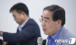 발언하는 김성수 성균관대학교 교수