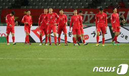 북한, 국가대표팀 감독에 선수 출신 35살 김영준 임명