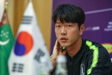 투르크전 앞두고 기자회견하는 김영권