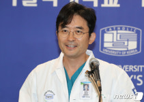 미소 짓는 김양수 교수