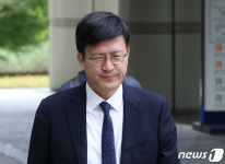 정경심 교수 공판 준비기일 향하는 김종근 변호사