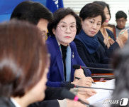 전문가 의견 듣는 김상희