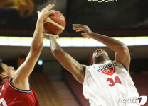 블로킹 당하는 윌리엄스