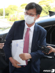 법무부 도착한 윤강열 서울고등법원 부장판사