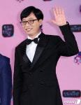 유재석, 올해의 예능방송인·코미디언 1위…10년 연속 정상