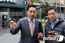 입당 불허 입장 밝히는 강용석