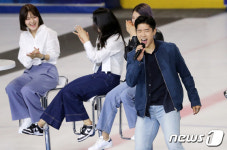 엄천호, 분위기 이끄는 가창력 폭발