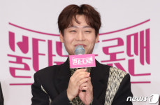 민수현, 유쾌한 인사