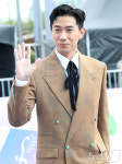 싱가폴 배우 데즈먼드 탄, 근사한 가을 남자