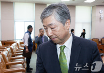 청문회장 나서는 서석호 변호사