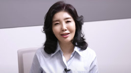 의사 겸 방송인 여에스더, 전직 식약처 과장에 고발당해