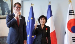 최정화 한국외대 명예교수, 韓여성 첫 레지옹 도뇌르