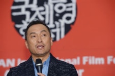 한국말로 부산영화제 걱정한 와타나베 켄