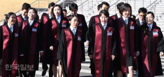 “멋진 검사로.파이팅”