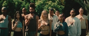 조니 뎁 딸 옆에서 춤추는 블랙핑크 제니...깜짝 배우 도전