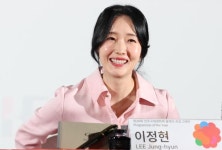 개막작 라두 주데의