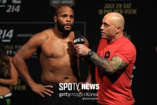 SPOTV ON, 국내 최초 스포츠 음성 다중 생중계… 조 로건 UFC 해설 듣는다
