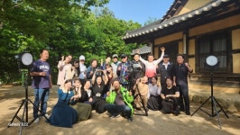 96년생 배우가 박정희 역할…다큐 영화