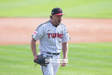 외국인투수가 8일을 쉬었다, 엔스 잠실에서 명예회복할까…PO 4차전 레예스와 선발 맞대결