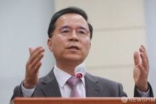 질의에 답하는 김광호 서울경찰청장