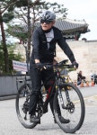유인촌, "좀 늦어서 죄송합니다"