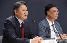 발언하는 김창수 전국의과대학교수협의회 회장