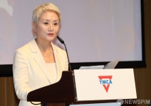 축사하는 조은영 한국YWCA연합회 회장