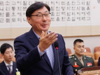 답변하는 이화영 전 평화부지사