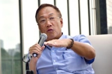 궈 팍스콘 회장 “모바일게임·소프트웨어·클라우드컴퓨팅이 답이다”