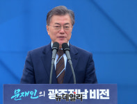 文대통령 취임 후 첫 영화, 선택은