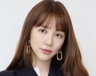 배우 윤은혜, 뮤직비디오 감독으로 깜짝 컴백