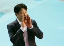 프로배구 도로공사 김종민 감독, 코치로부터 폭행 혐의 피소