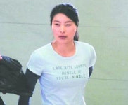 中 미모의 다이빙 선수, 공개석상서 밤무대 즐겨라?