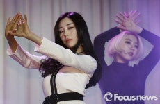 애슐리, 매력적인 눈빛 과시